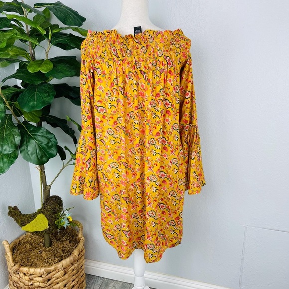 LOVE CHESLEY FLORAL MUSTARD YELLOW PAISLEY OFF SHOULDER SMOCKED LOOSE FIT DRESS - Picture 4 of 4